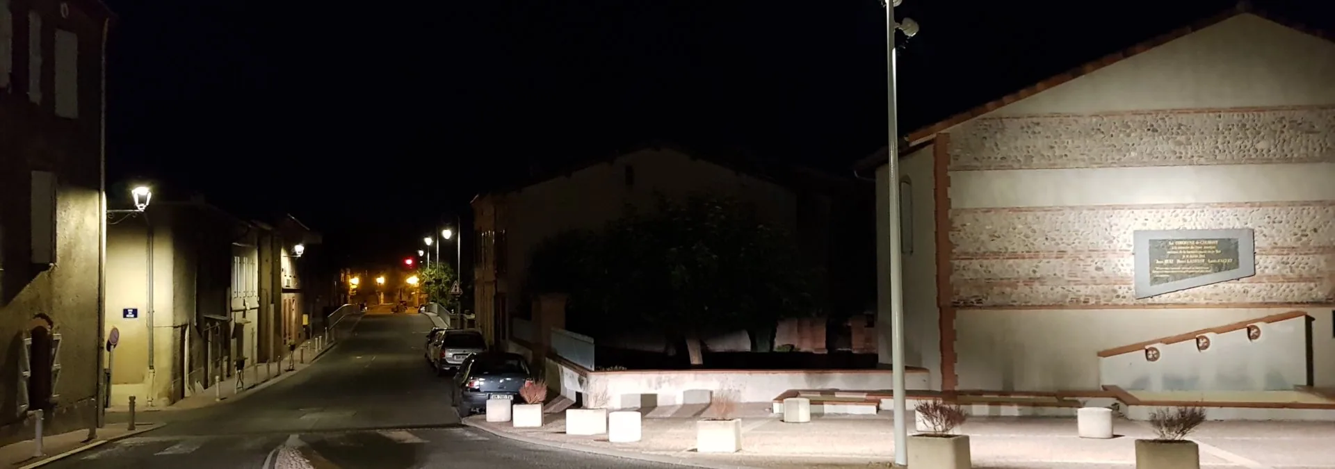 Traversée de village éclairée de nuit à Calmont — rénovation de l'éclairage public par MIDI LUM